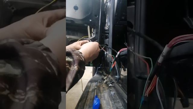 замена гофры в двери на УАЗ ПАТРИОТ. Вдруг кому пригодится. смотреть онлайн