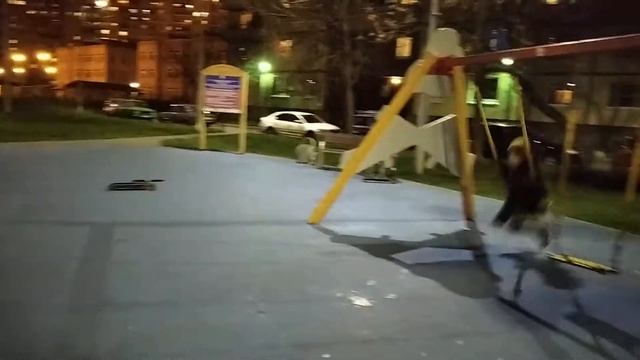 Делаю ТРЮК с качелей!!! смотреть онлайн