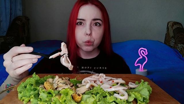 Мидии и кальмары мукбанг/seafood mukbang смотреть онлайн