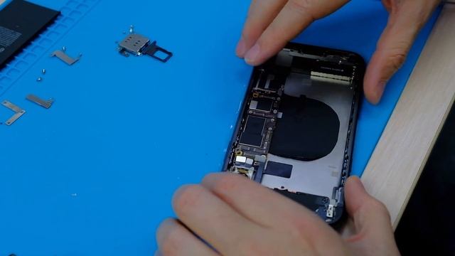 Ремонт iPhone 11(№2) сборка после замены задней панели / подробное видео смотреть онлайн
