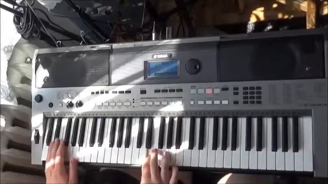 Jasnowłosa Yamaha PSR E443 смотреть онлайн