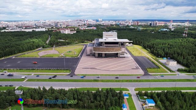 Сургут. Парк "Кедровый лог". Дворец искусств "Нефтяник". смотреть онлайн