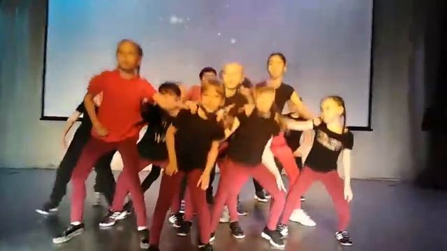Мы танцуем хит хоп с маим лучшим другом с игры мир тв смотреть онлайн
