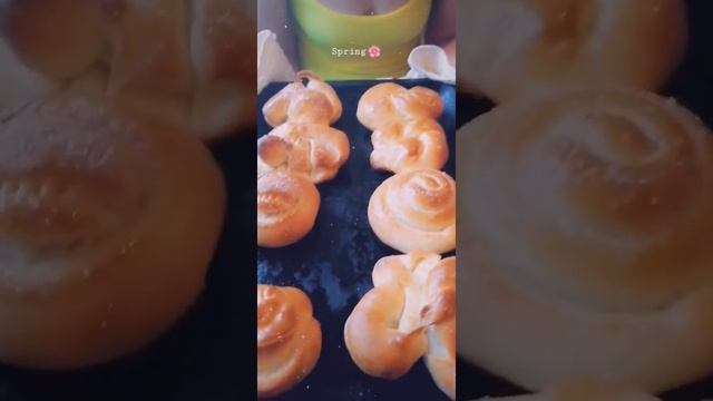 Кушаем булочки, наедаем щеки... смотреть онлайн