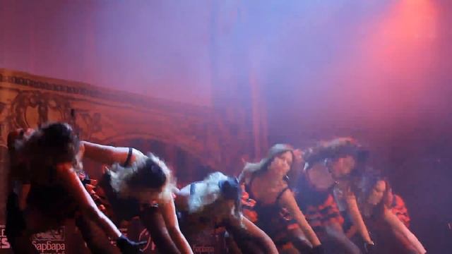 Новогодняя вечеринка Мулен Руж смотреть онлайн