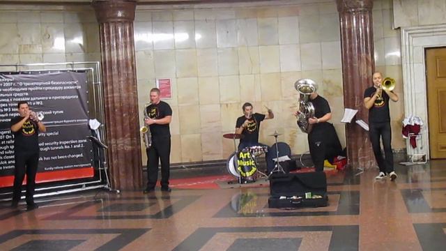 Музыка в метро: WWW Ленинград смотреть онлайн