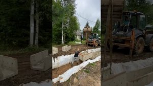 #стройка #канава #участок Установка Ж/Б лотков в канаву.