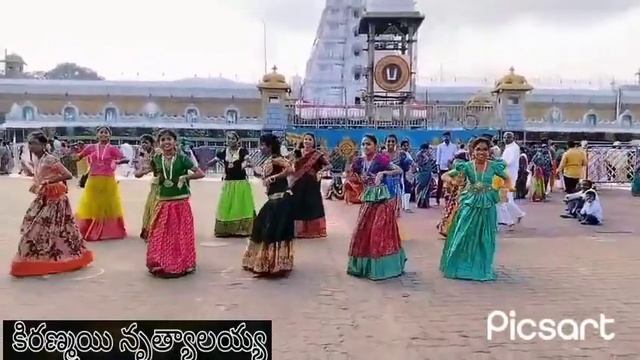 AT Tirupati With Dance Group ??#dance #dancecover #god #telugu #venkateshwaraswamy #songs#lahari182