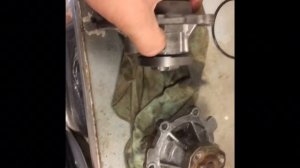 Течь антифриза через насос( помпу).