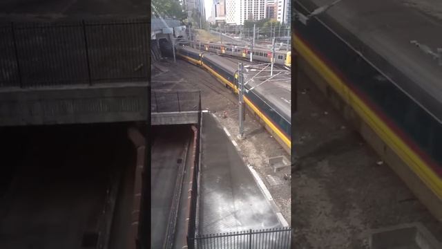 City Of Rockhampton Tilt Train leaving Roma Street Station смотреть онлайн