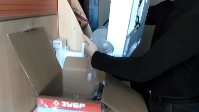 Распаковка станка точильно-шлифовального Зубр ЗТШМ-150/686Л смотреть онлайн