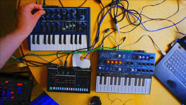 Electro jam tr6s microfreak microbrute Zoom L20 смотреть онлайн