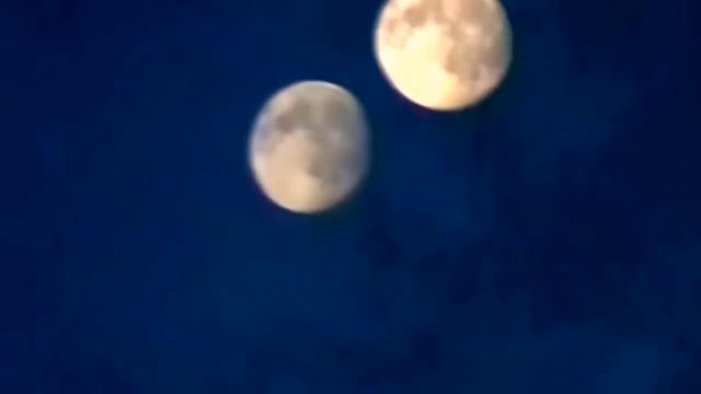 две луны в небе смотреть онлайн