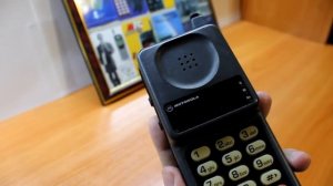 Обзор ретро телефона Motorola MicroTac DPC 550. Винтажный ретро сотовый телефон!
