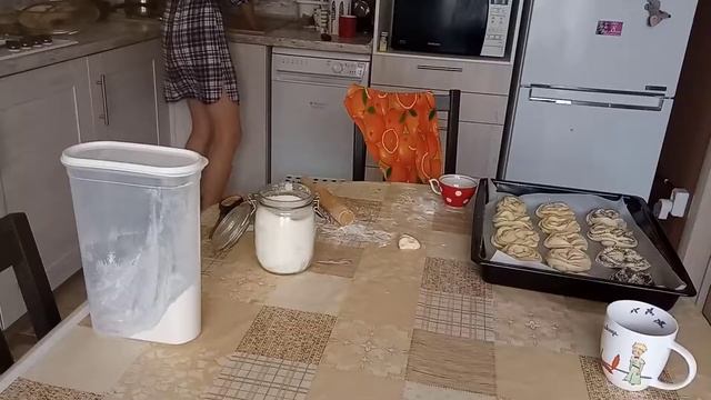 готовлю булочки с корицей/суп/коктейль/сломала духовку??