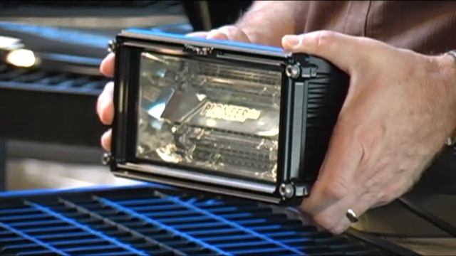 Whelen Pioneer Plus Single Super-LED Floodlight смотреть онлайн