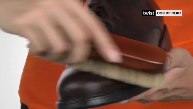 Уход за обувью из гладкой кожи с помощью щеток Твист смотреть онлайн