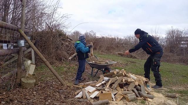 ВЛОГ РАБОТАЕМ НА ДАЧЕ ЧАСТЬ 2/ ГЕРМАНИЯ смотреть онлайн