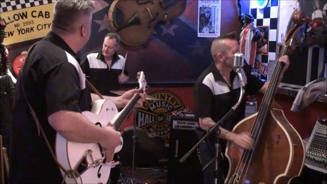 Black Cat Trio '' guitar boogie shuffle '' @ Rockwell's Diner Runcorn смотреть онлайн