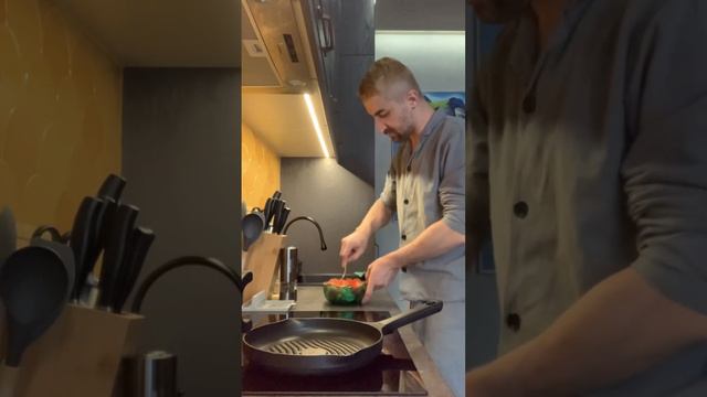 Готовим стейк с кровью смотреть онлайн