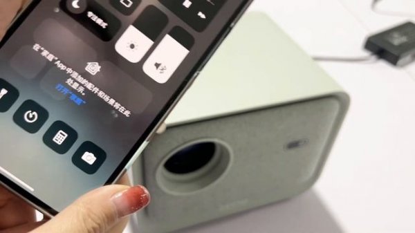 ZEEMR New Z1 Mini 4K Projector. Automatic correction.