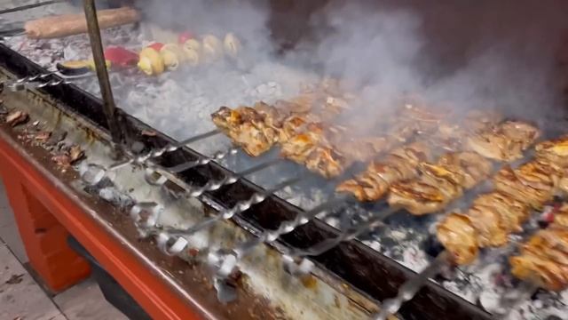 ЧЕЧНЯ/УЛИЦА ШАШЛЫКОВ/ОГРОМНЫЙ КАВКАЗСКИЙ ШАШЛЫК! смотреть онлайн