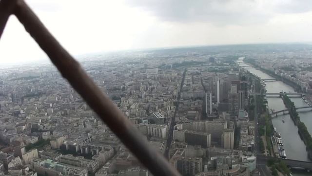 Eiffel Tower - Paris (Elevator ride to the top) смотреть онлайн