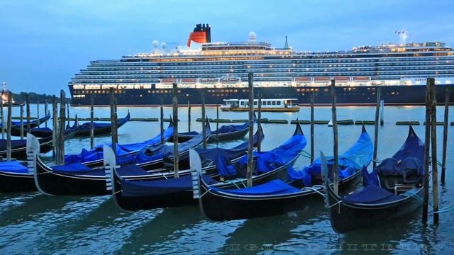 круизный лайнер QUEEN ELIZABET в Венеции смотреть онлайн