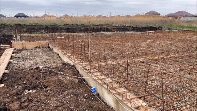 СТРОИТЕЛЬСТВО ДОМА ИЗ ГАЗОБЛОКА заливка фундамента ч.3 смотреть онлайн