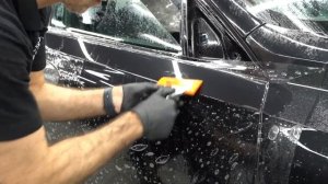 Оклейка двери защитной пленкой в одного.