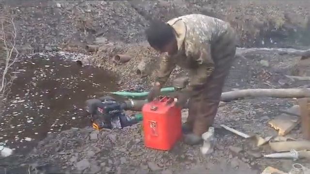 Мотопомпа для грязной воды. #мотопомпа#откачка#карьер# смотреть онлайн