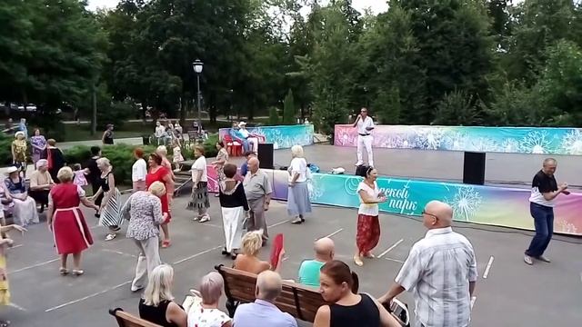 1475, 01.08.2021, Орёл, парк, народная дискотека, танцы, песня, Она лила любовь, жители Орла танцую смотреть онлайн