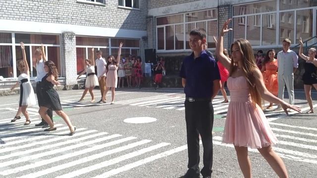 Танец 9 класса на выпускной смотреть онлайн