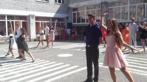 Танец 9 класса на выпускной