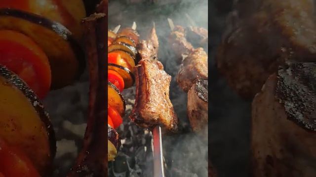 Уличная еда ?? #шашлык #рецепт #уличнаяеда #bbq #мясо #грибы #овощигриль смотреть онлайн