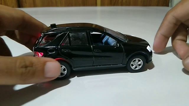 Lighting an abandoned Mercedes Benz ML 350 Diecast Car (Kinsmart) with LEDs | Custom Diecast Car смотреть онлайн