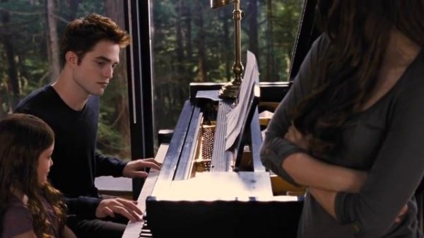 Edward Cullen Playing Piano with his Daughter | Twilight Saga | Viral Spot