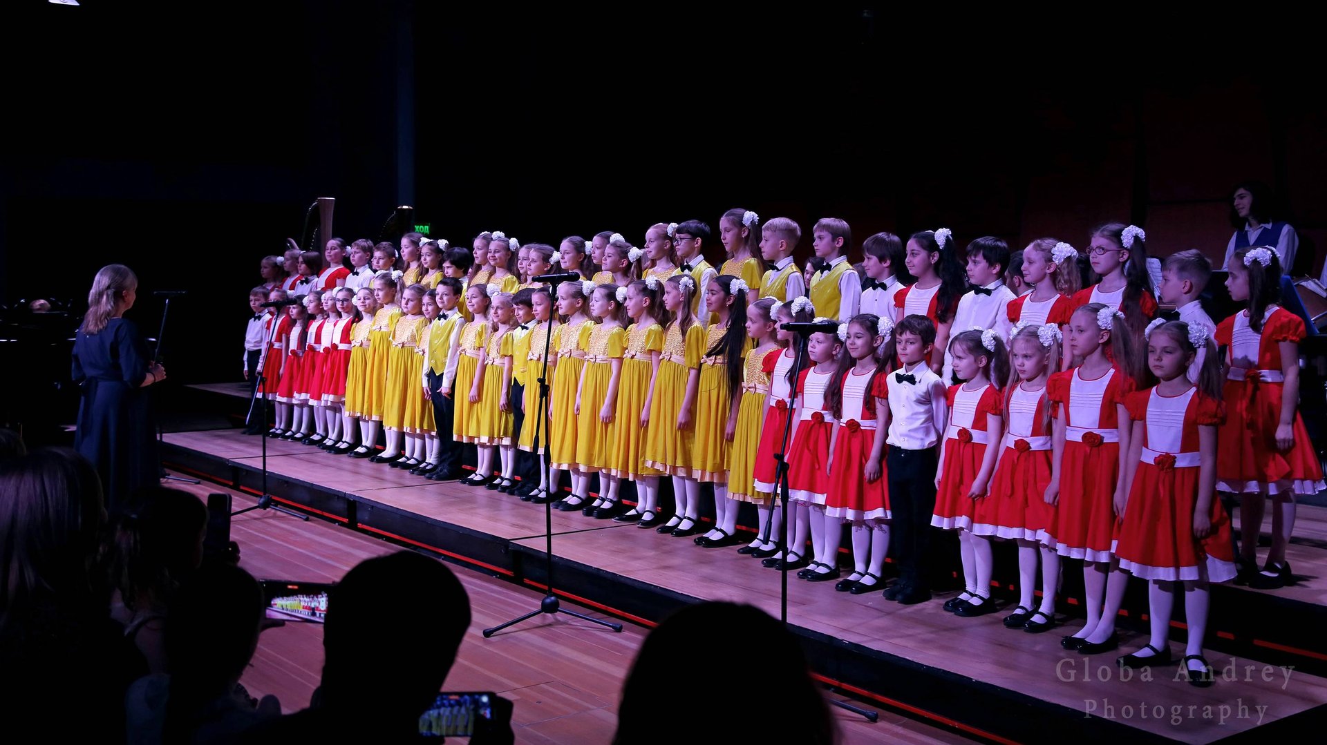 «Двенадцать поросят», Ансамбль Локтева. “The Twelve Little Pigs”, Loktev Ensemble. смотреть онлайн