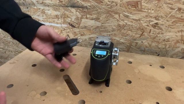 Toujours de niveau avec le Laser vert Huepar S04CG 16 lignes - LBM смотреть онлайн