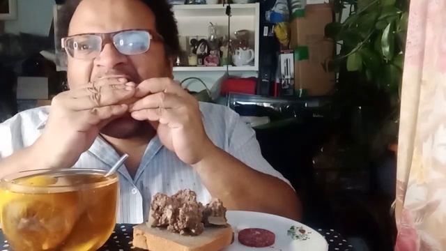 #Мукбанг. Хлеб с говяжьим фаршем. #Mukbang Bread with ground beef. #갈은 소고기를 곁들인 묵방빵. смотреть онлайн