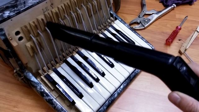 DIY Accordion Repair (Stuck Key) смотреть онлайн