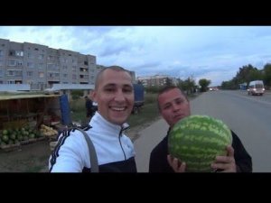 На что готов мужик ради 300 рублей / Съесть арбуз за 5 минут