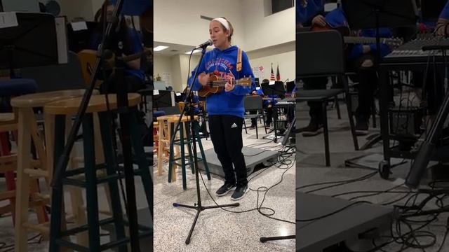 Feliz Navidad by Jose Feliciano ukulele cover by Sarah Cook Trickum Middle School Guitar Concert смотреть онлайн