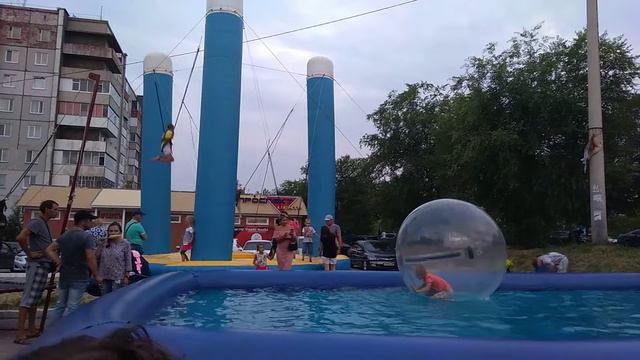 Алёша прыгает