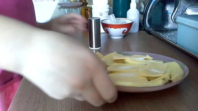 Готовим вместе картошку в микроволновке! смотреть онлайн