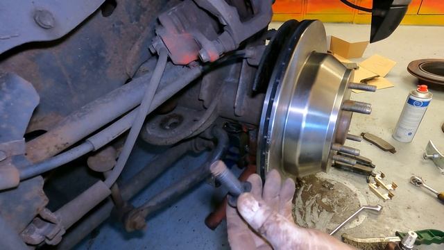 Bremsscheiben Und Bremsbeläge Hinten Wechseln Am Chevrolet Trailblazer 2003 - Reparaturvideo