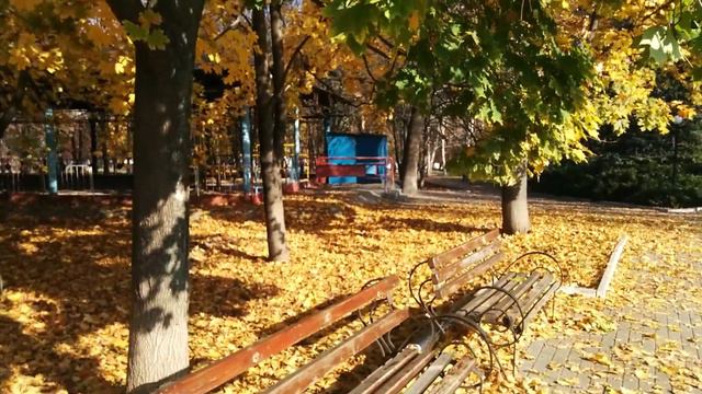 Осень — последняя, самая восхитительная улыбка года. смотреть онлайн