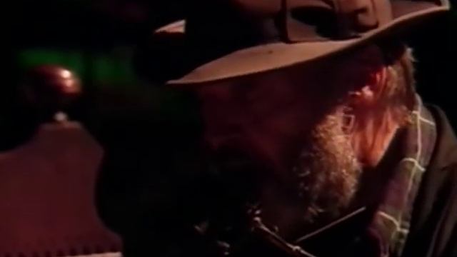 Neil Young - Full Concert - 10/17/98 - Shoreline Amphitheatre (OFFICIAL)