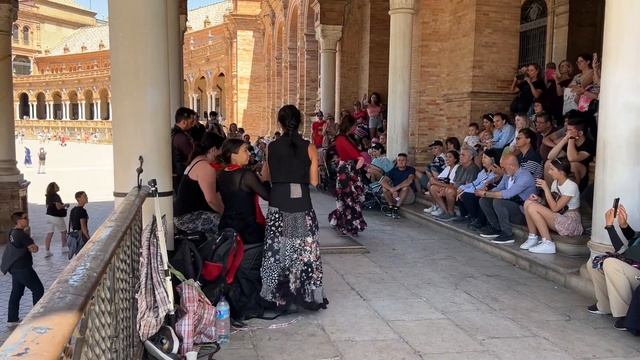 Flamenco in Plaza de España Sevilla (seriously such a beautiful thing to watch & listen to!) смотреть онлайн