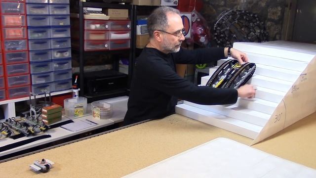 LEGO - Tank Robot stair climber test #1 смотреть онлайн